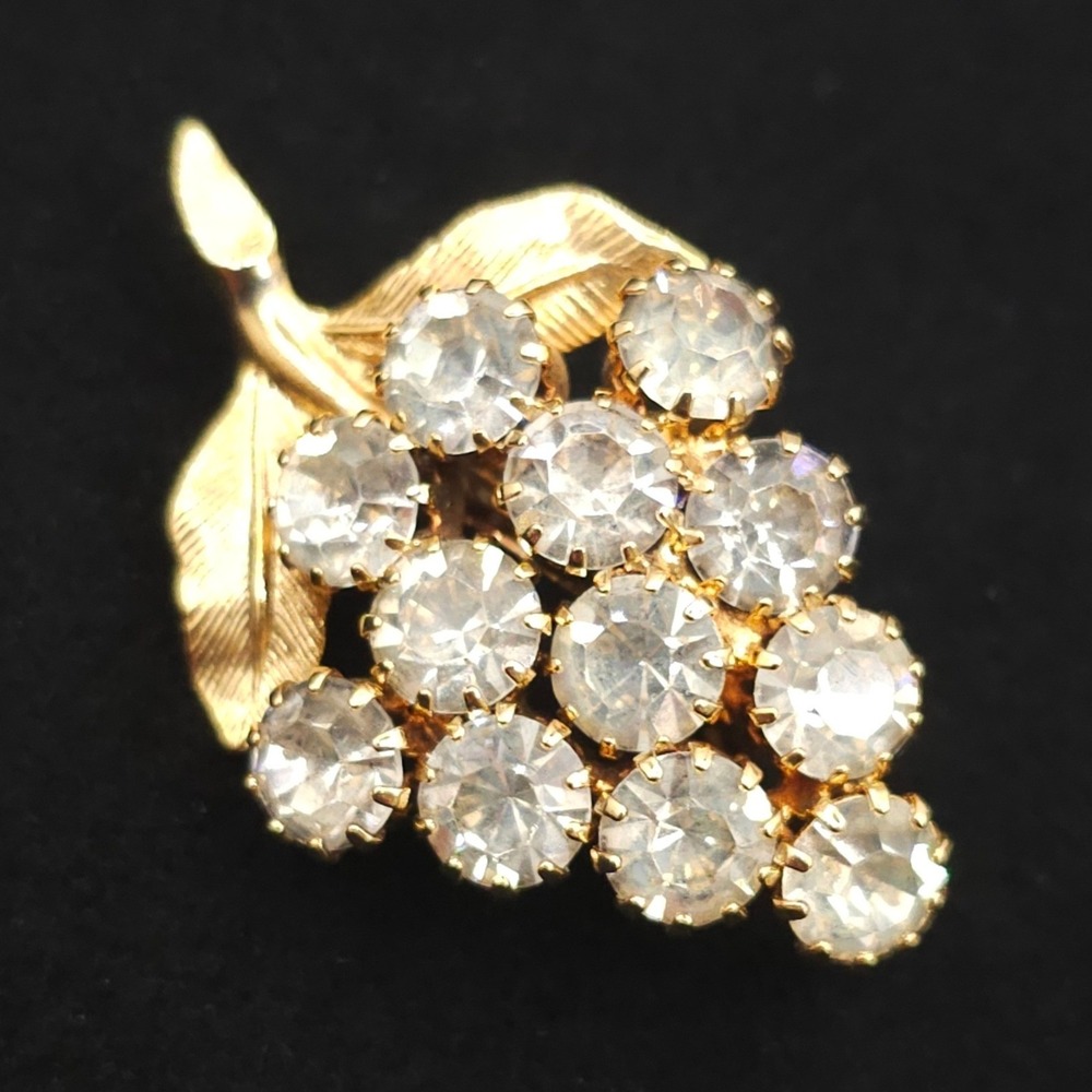 Vintage Rhinestone Grape Cluster Brooch Gold Tone Textured Leaf Fruit Pin Glam
